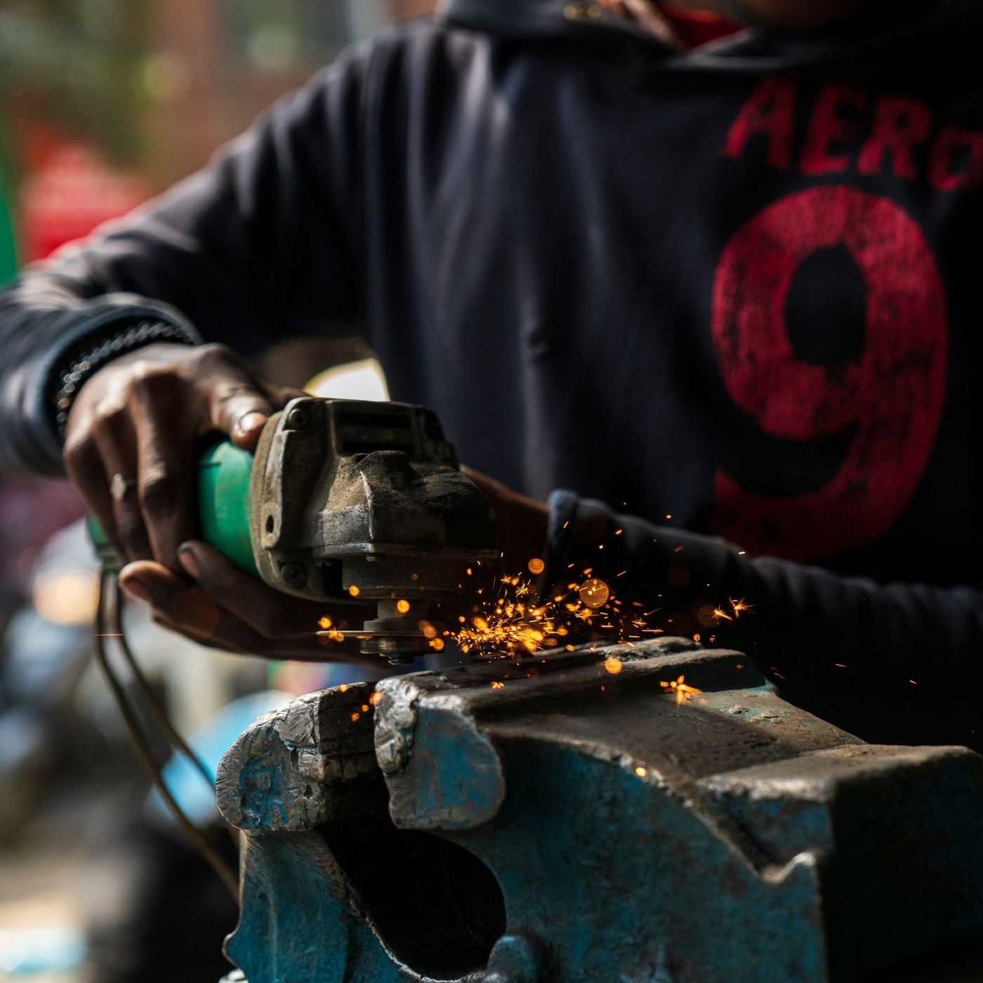 Workshop metalworking for a construction component